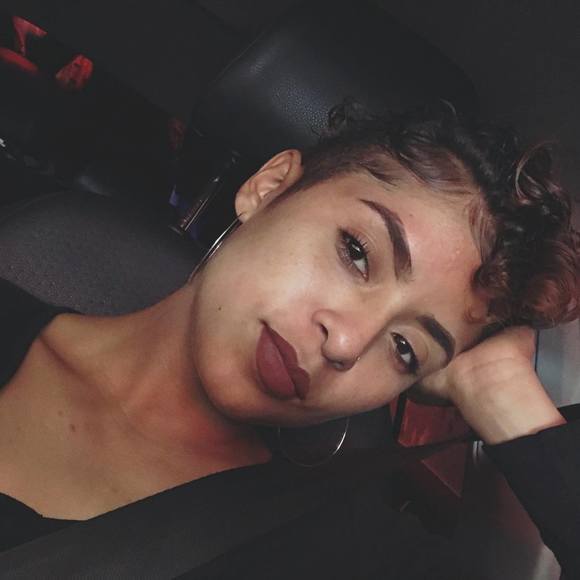 Meet your Posher, Kat - Picture 1 of 1